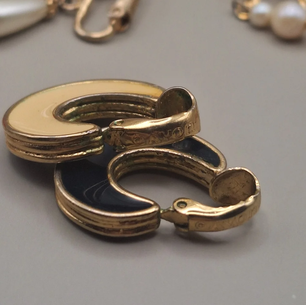 Vintage Clip-On & Screw-Back Earring Bundle – Sarah Coventry, Avon, LA Segal+ - Picture 13 of 16